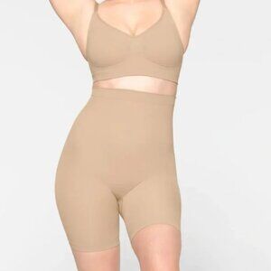 SKIMS Seamless Sculpt Mid Thigh Short